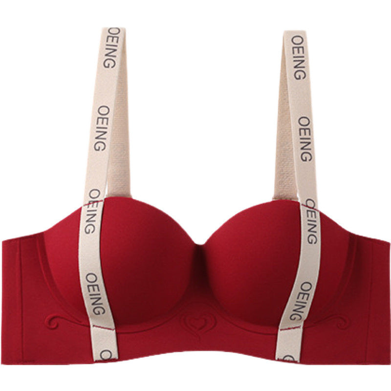 Lift the small chest and gather the seamless underwear