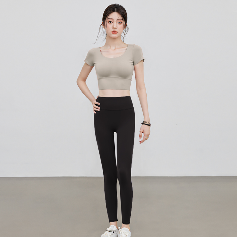 New women's yoga wear with chest pads