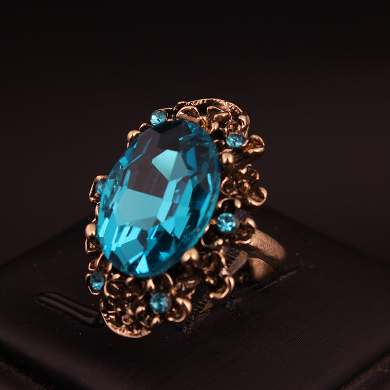The opening of the crystal large gemstone ring can be adjusted as a female accessory