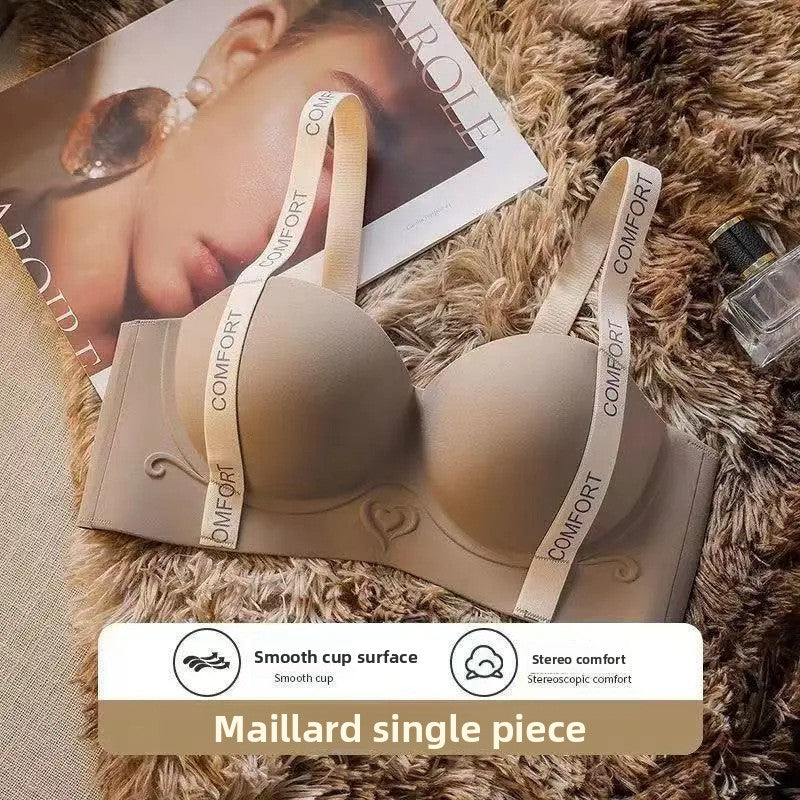 Lift the small chest and gather the seamless underwear
