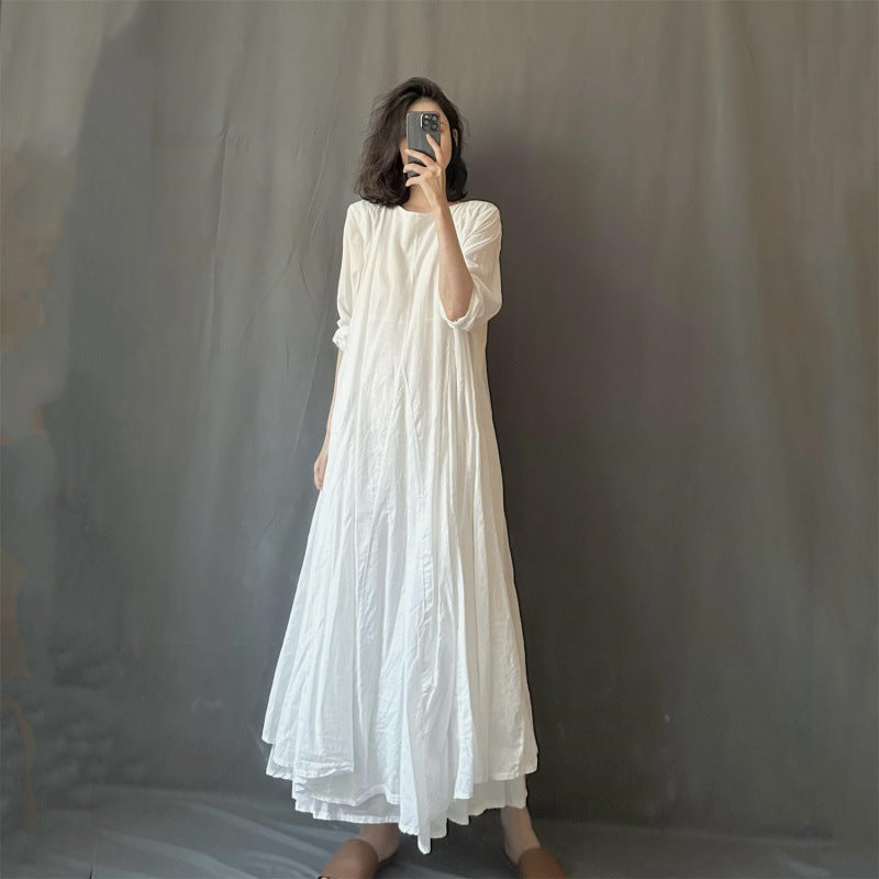 The long dress is loose and forest-style