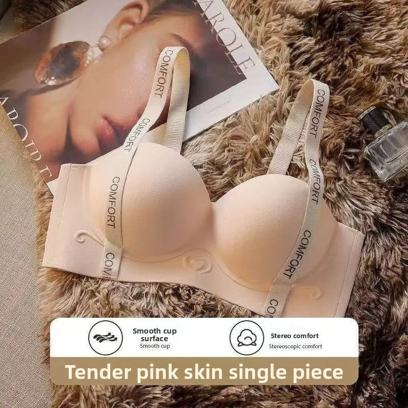 Lift the small chest and gather the seamless underwear