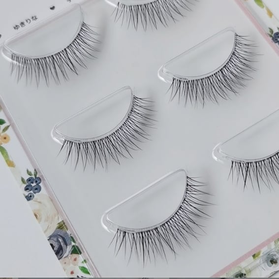 Fine stem transparent stem false eyelashes