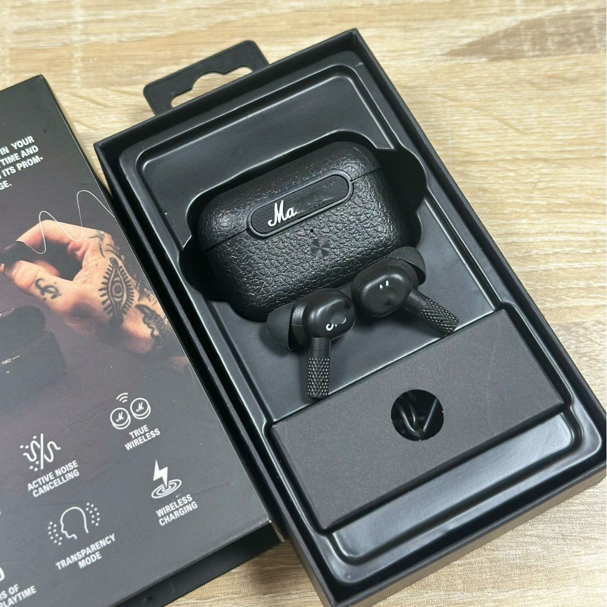 Wireless Bluetooth headphones