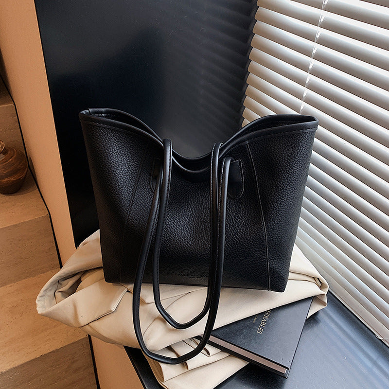 Single-shoulder bag with an oversized compartment under the arm