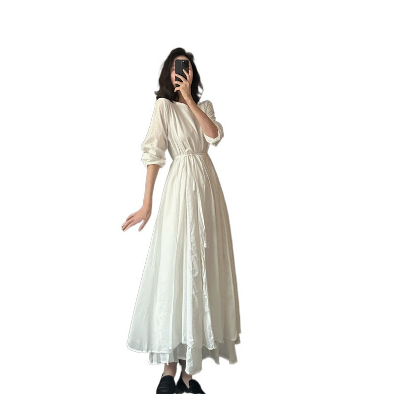 The long dress is loose and forest-style