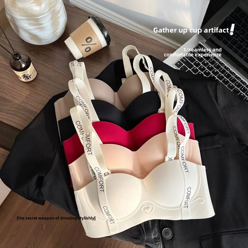 Lift the small chest and gather the seamless underwear