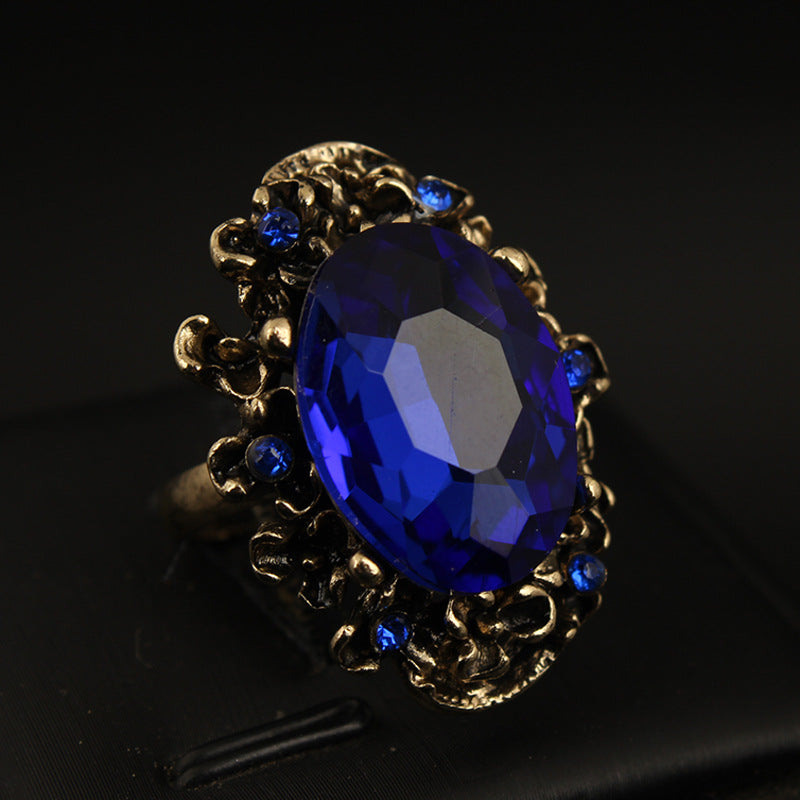 The opening of the crystal large gemstone ring can be adjusted as a female accessory