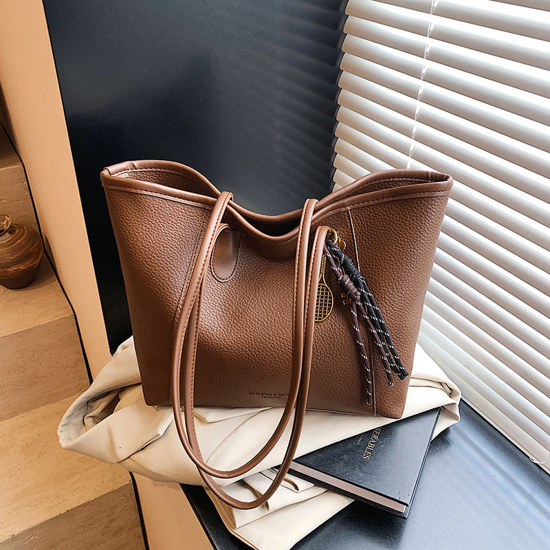Single-shoulder bag with an oversized compartment under the arm