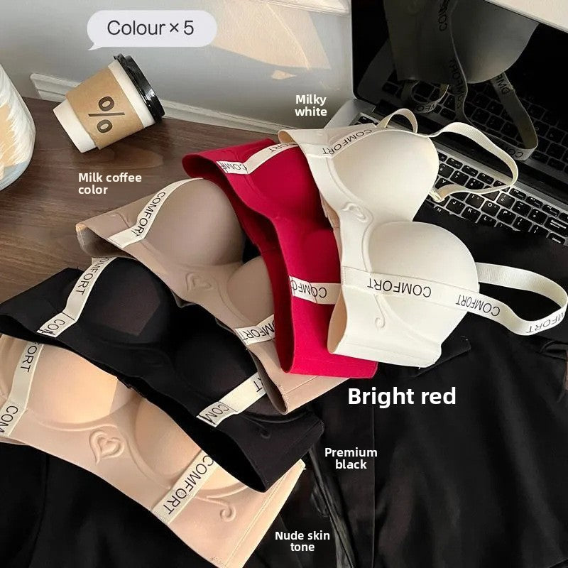 Lift the small chest and gather the seamless underwear