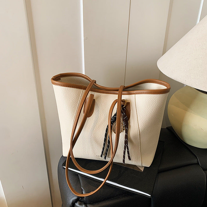 Single-shoulder bag with an oversized compartment under the arm