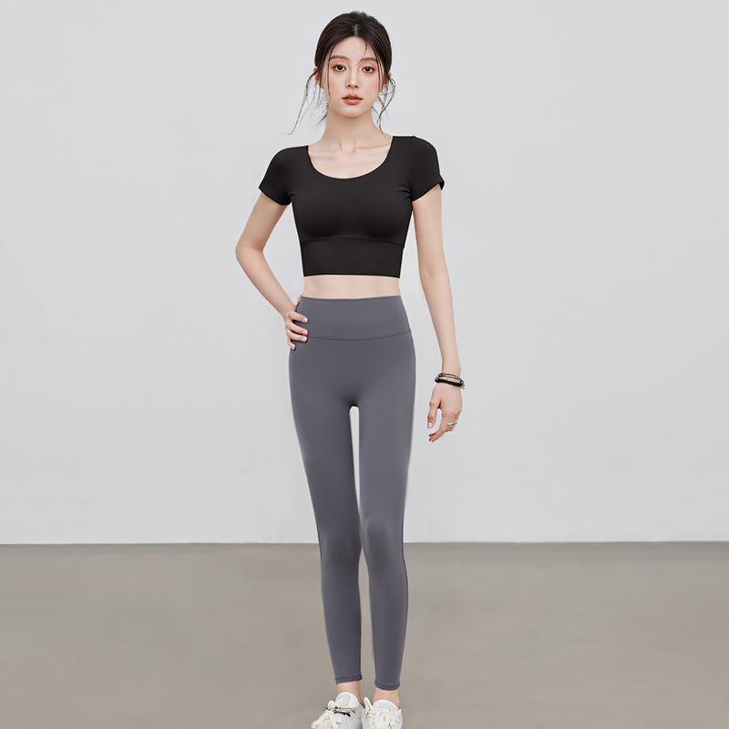 New women's yoga wear with chest pads