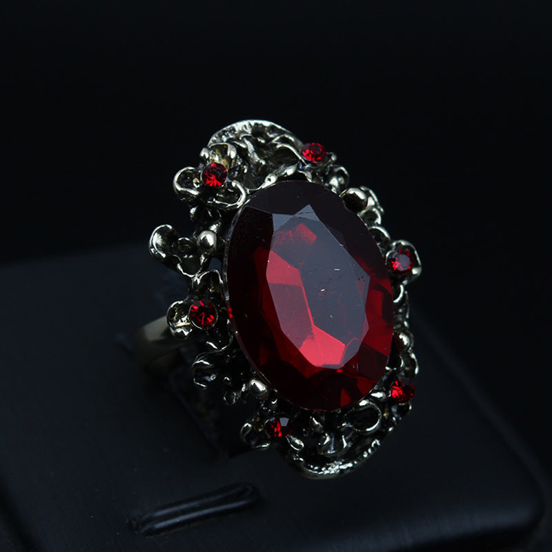 The opening of the crystal large gemstone ring can be adjusted as a female accessory