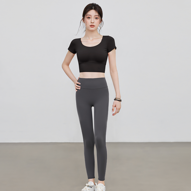 New women's yoga wear with chest pads