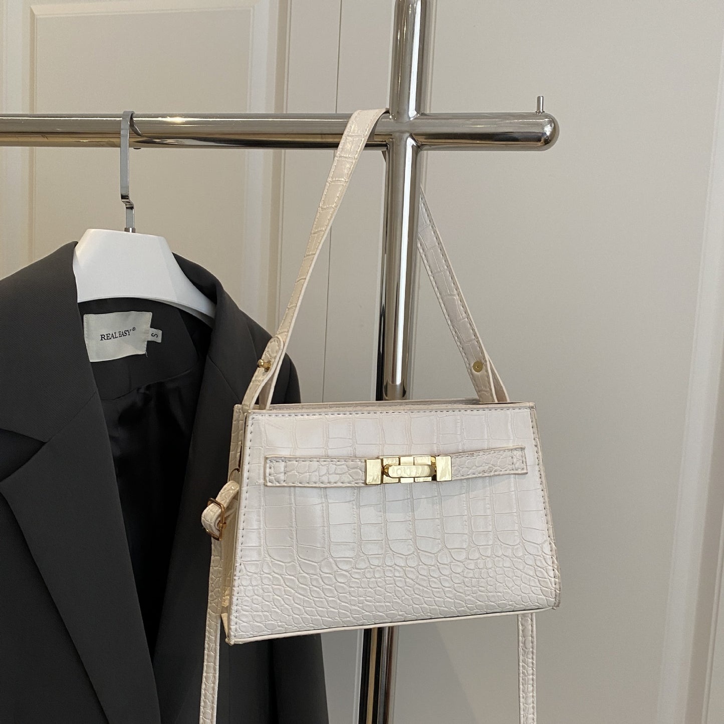 One-shoulder fashionable women's bag