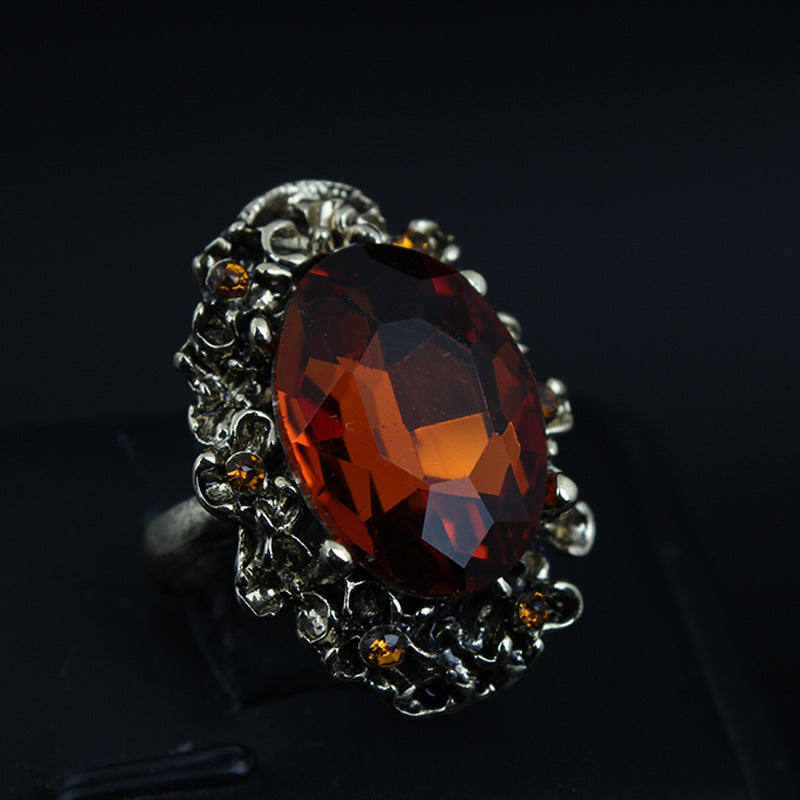 The opening of the crystal large gemstone ring can be adjusted as a female accessory