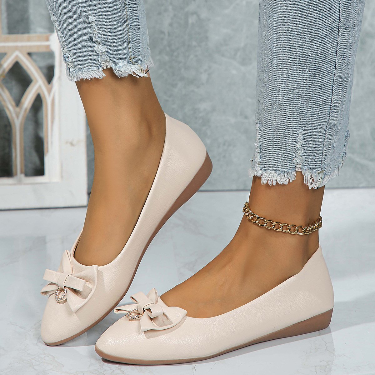 Fashionable butterfly shoes