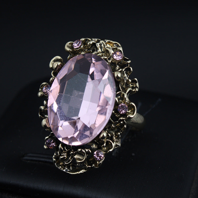 The opening of the crystal large gemstone ring can be adjusted as a female accessory