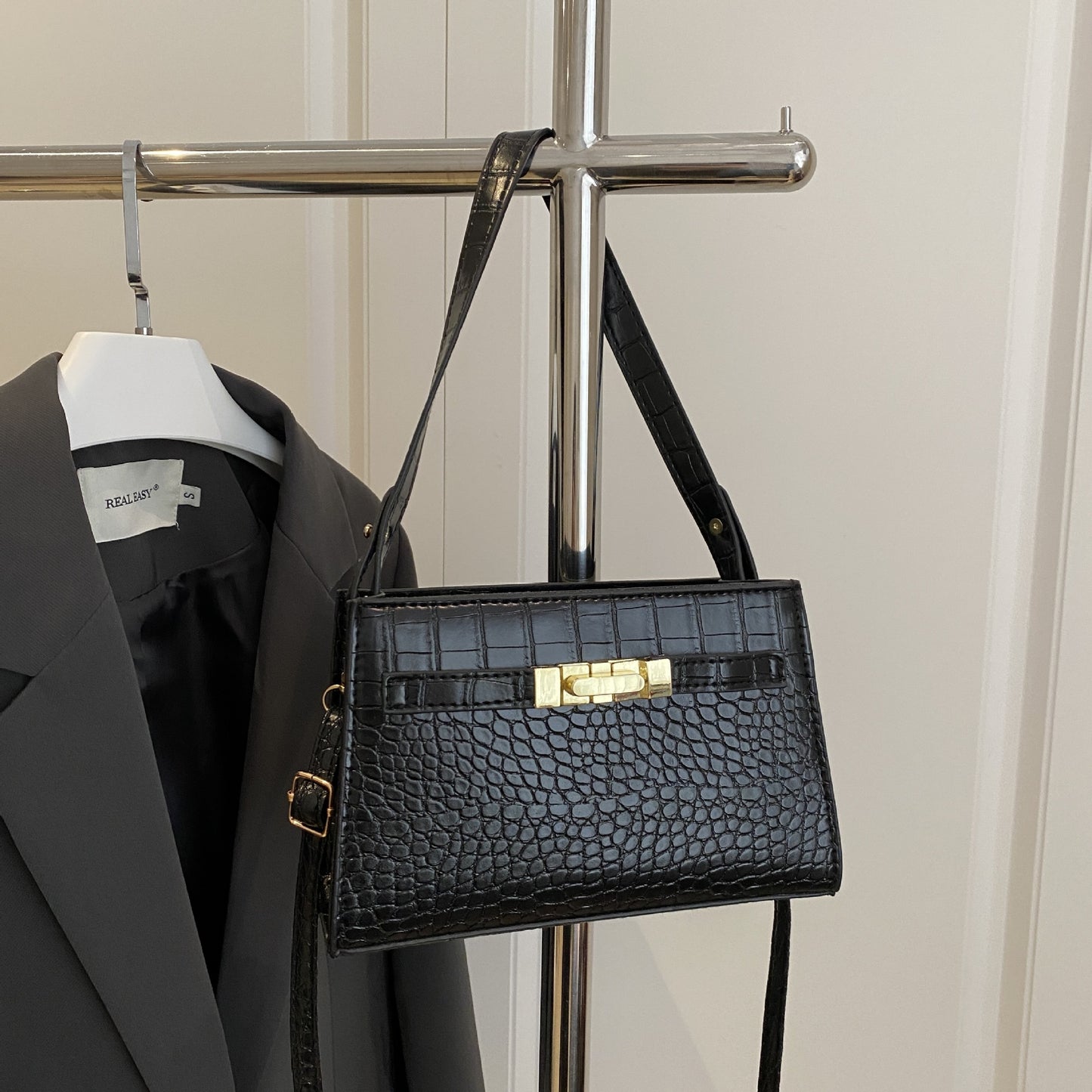 One-shoulder fashionable women's bag