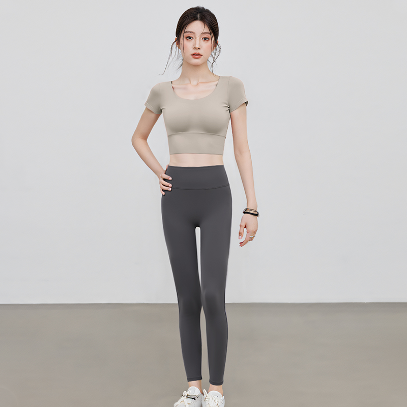 New women's yoga wear with chest pads