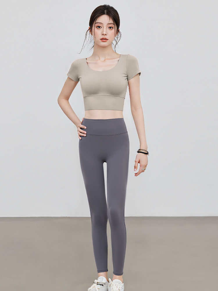 New women's yoga wear with chest pads